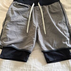 Vuori Men's Gray and Black Athletic running Shorts size small